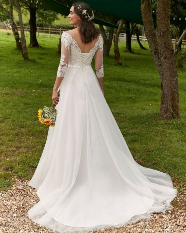 HOME - Bustles and Bows Bridal